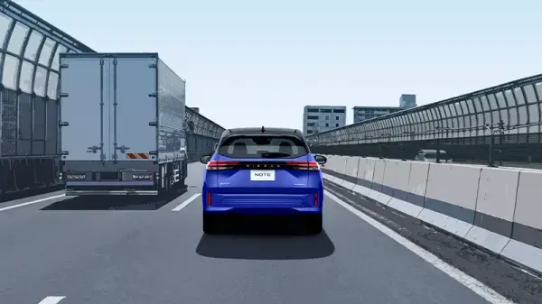 ⾼速道路での⼒強い追い越し