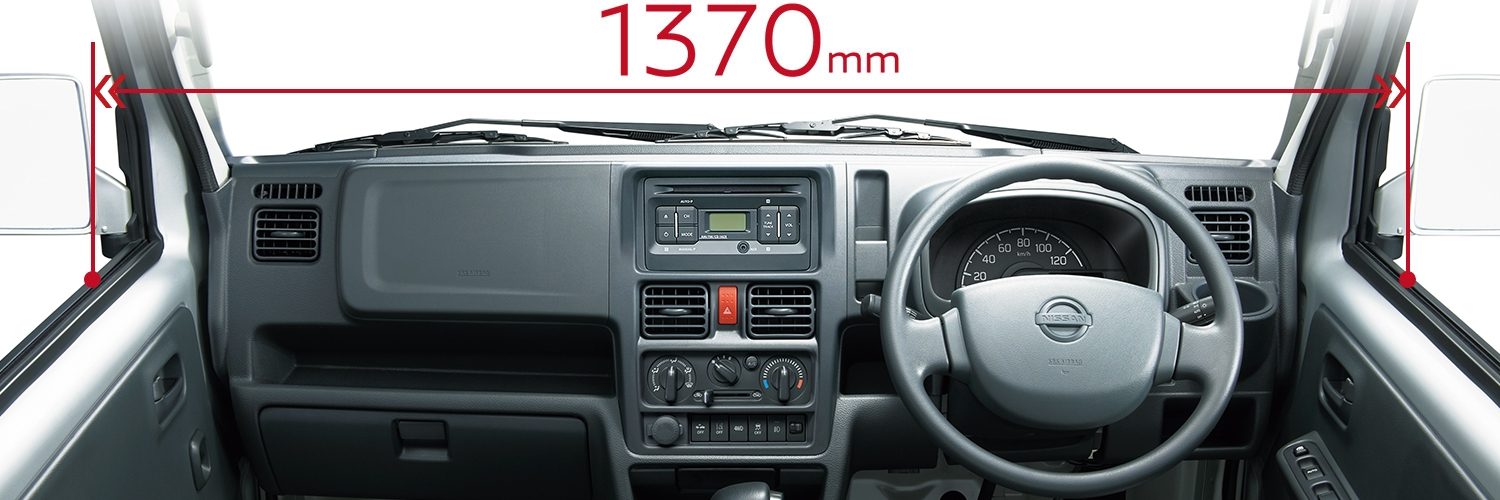 運転席にゆとりを生む広く快適なキャビン