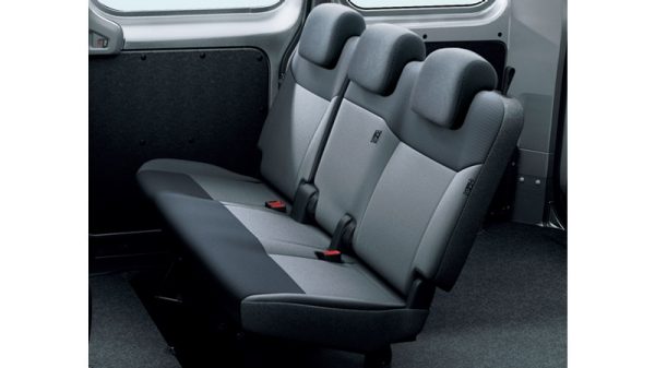 セカンドシート（6：4分割式、上下調整式ヘッドレスト付）