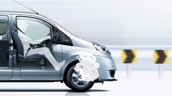 車両前方エンジン