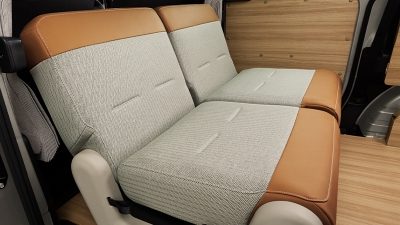 ブラックインレットグリル／ブラックドアハンドル