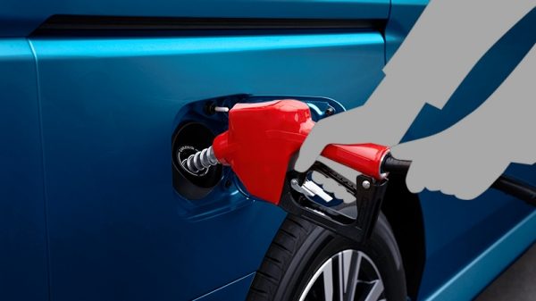 キャップレス給油口（給油時）