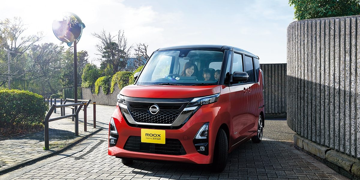 自車からは見えない車両の急減速を検知。玉突き事故の防止をアシストします。