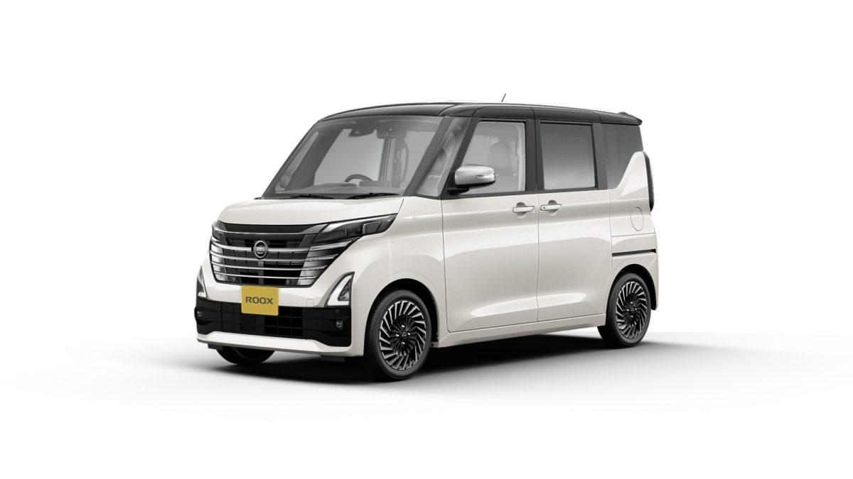 ホワイトパール（3P）/ブラック（P） 2トーン〈Urban CHROME専用色〉〈特別塗装色〉