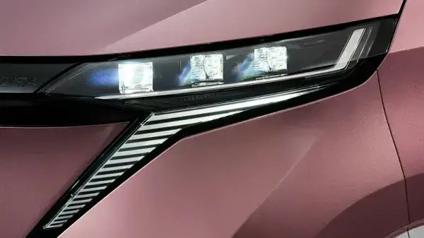 LEDヘッドランプ（ハイ/ロービーム）＋シグネチャーLEDポジションランプ（アクセント機能付）