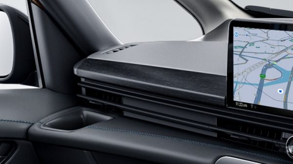 ブラック⽊⽬柄［LUXION］