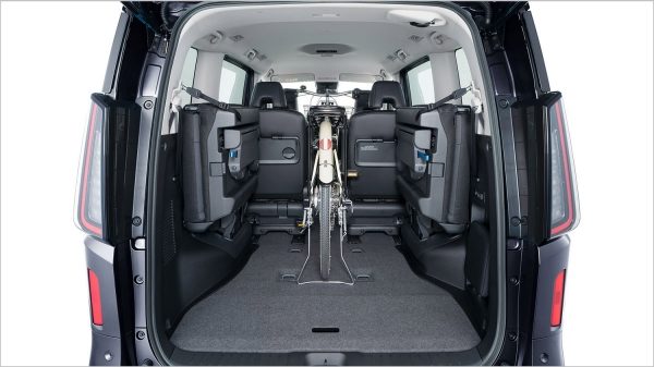 荷室スペース拡大