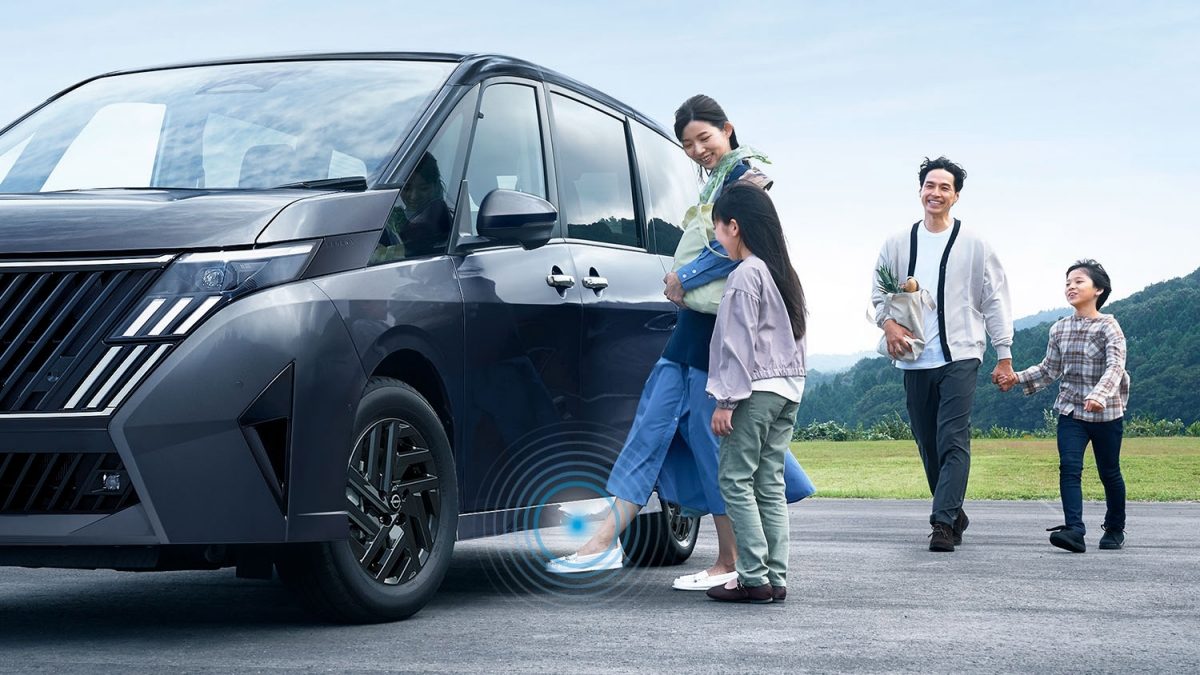 ハンズフリーオートスライドドア〈両側〉（挟み込み防止機構付）