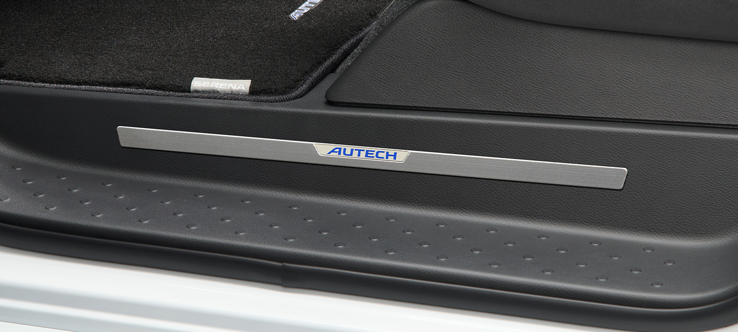 AUTECHドアステップアクセントプレート