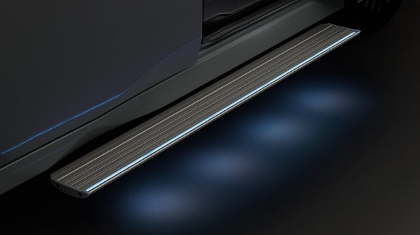 ドアと連動してロングステップが出現。