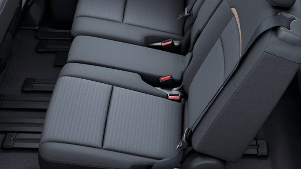 前滑りを低減するシートクッション