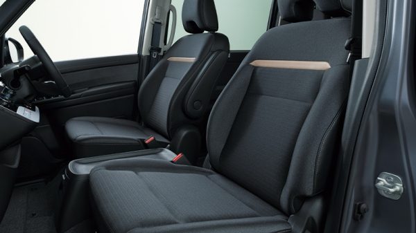 ヒーター付シート〈前席、セカンド（左右）〉［グレード別設定］