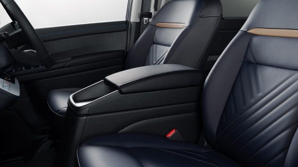 センターコンソールボックス（アームレスト付）（e-POWER LUXION）