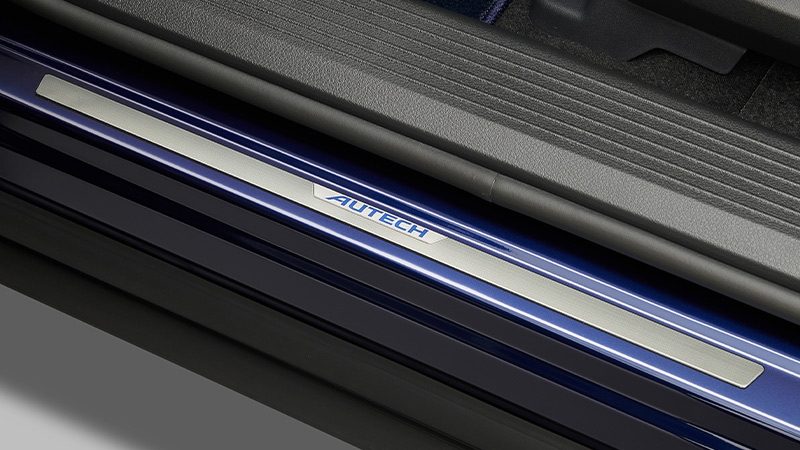 AUTECHドアステップアクセントプレート〈フロント〉