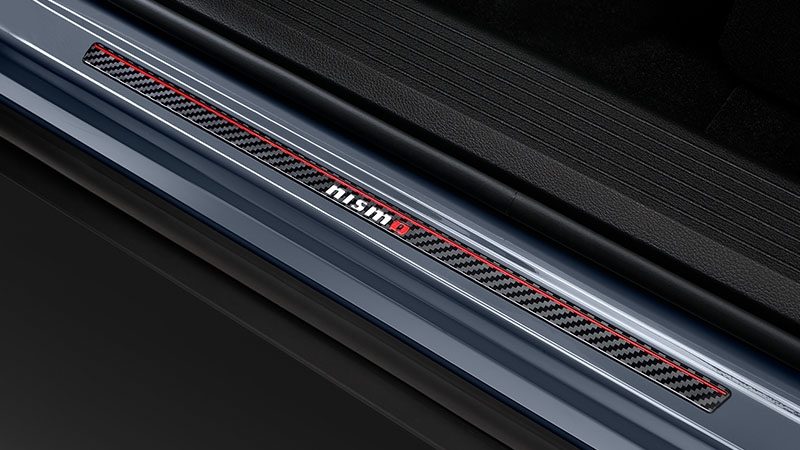 NISMOドアステップアクセントプレート〈フロント〉
