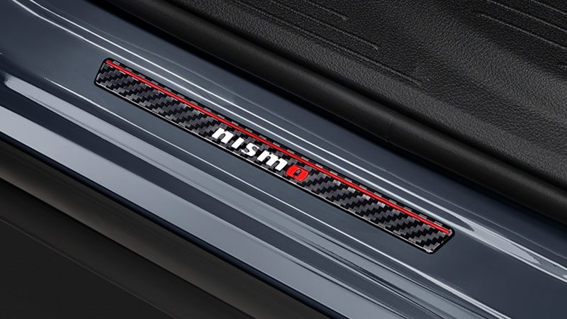 NISMOドアステップアクセントプレート〈リヤ〉