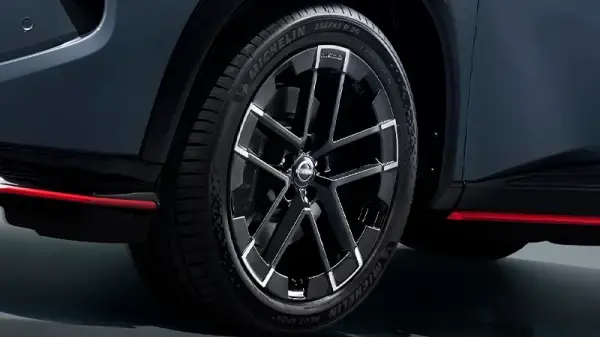 NISMO専⽤タイヤ&ホイール