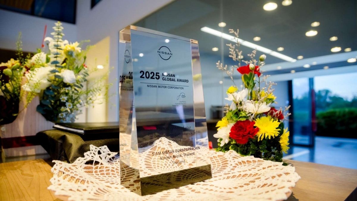 nissan-thailand-presents-dual-honors-to-siam-nissan-burapaprachin
