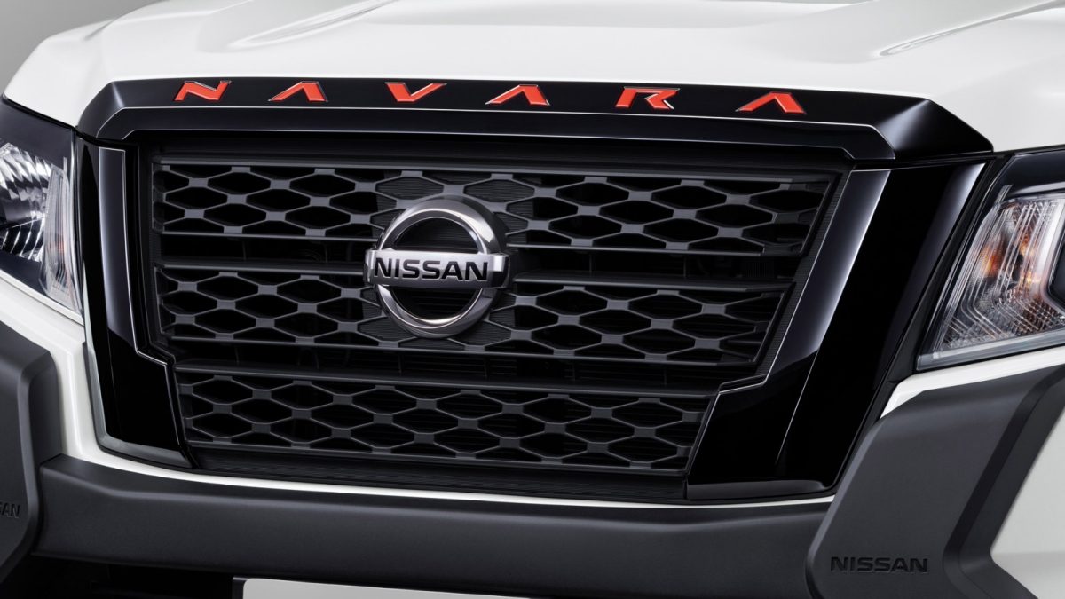 Hood Logo “NAVARA”