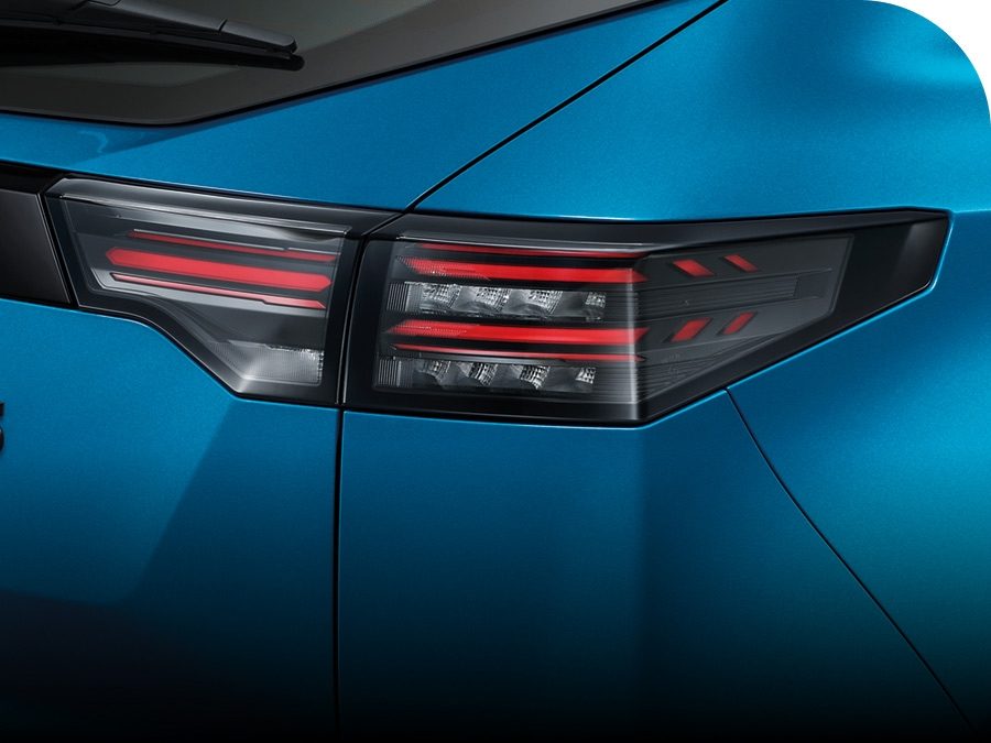 SEAMLESS 3‑ARROW TAIL LIGHTS