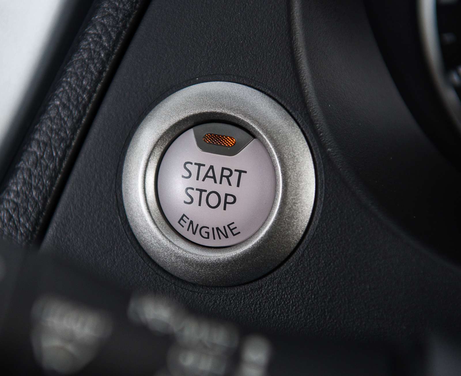 New NISSAN NAVARA LIVE FOR THE UNEXPECTED