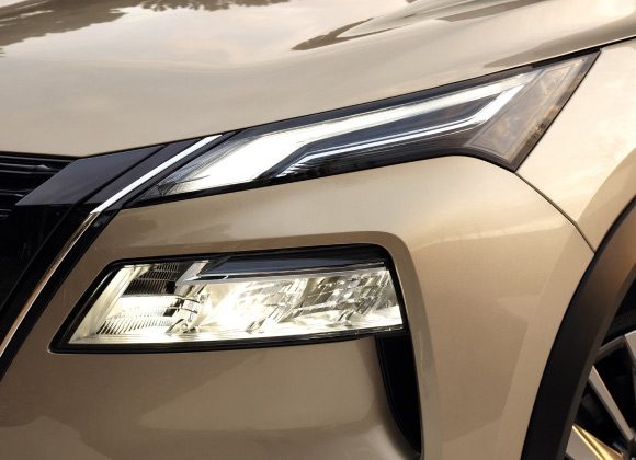 FRONT SIGNATURE LAMPS