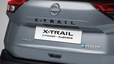 X-TRAIL Emblem Piano Black