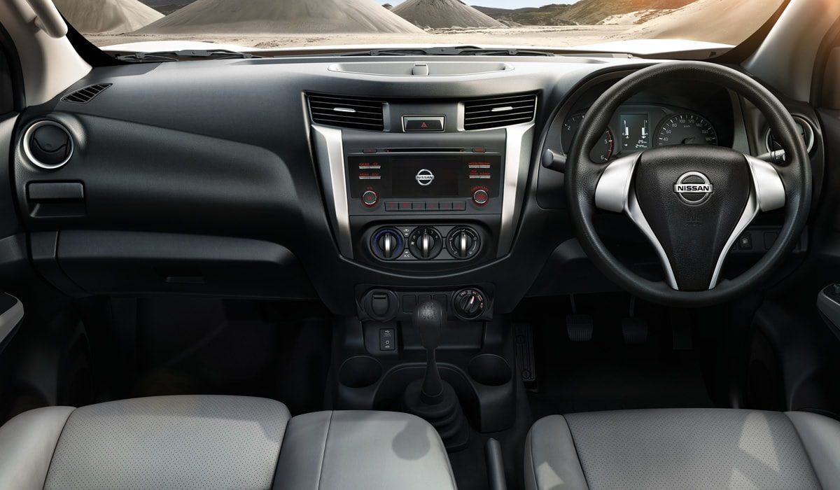 np300-navara-sc-interior