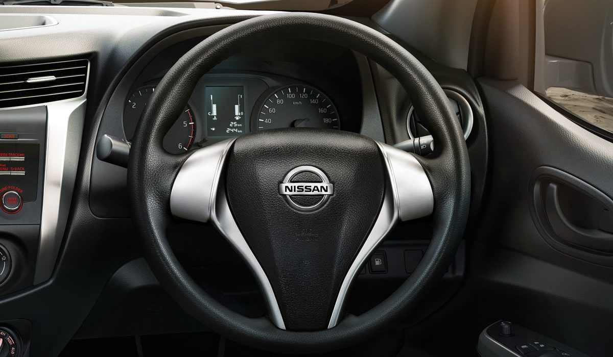 np300-navara-sc-interior2