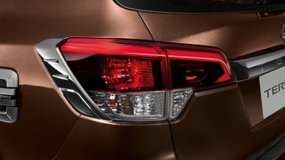 Chromium phía sau tông đơ cạnh